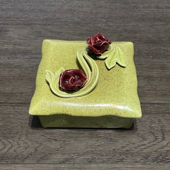 Vintage green and rose hand made hand painted jewelry or trinket box - Picture 2 of 11